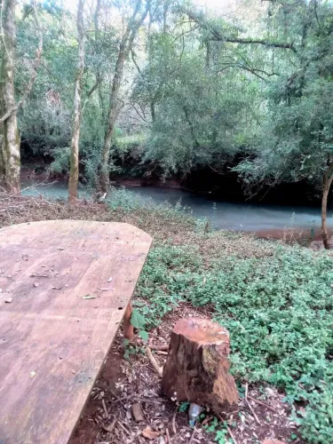 Sitio com rio no fundo bom para criar bichos ou plantar