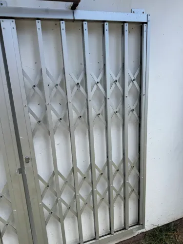 Grade Pantográfica em alumínio para janela