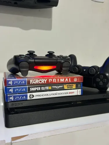 Ps4 slim + 3 jogos