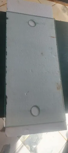 08 Prateleiras de vidro de 8mm medindo 80x40 cm com furos nas extremidades