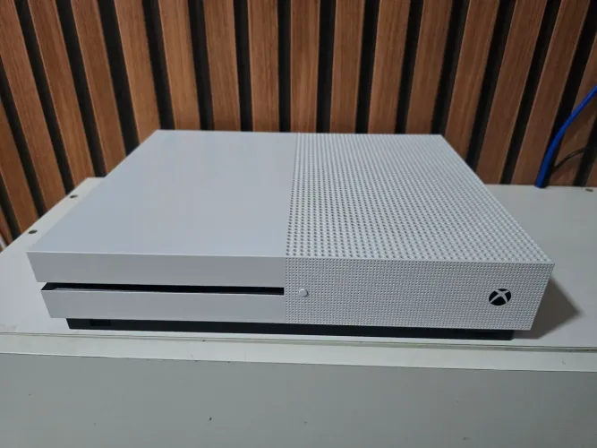 Xbox One S 1TB branco c/leitor blu-ray + 1 jogo Forza