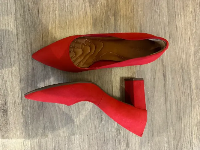 Scarpin Mr Cat vermelho - nunca utilizado