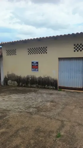 CASA SETOR UNIÃO 3 QUARTOS AV DE PISTA DUPLA PROX A AV T-9 OPORTUNIDADE ÚNICA FINANCIA
