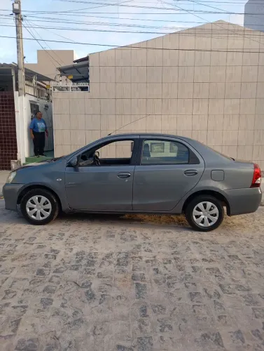Toyota Etios XS Sedan 1.5 Flex 16V 4P Mec. 2013
