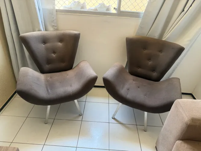Vendo conjunto de poltronas e sofá 3 lugares