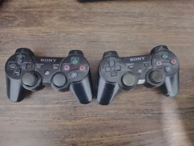 2 controles originais de PS3 com defeito