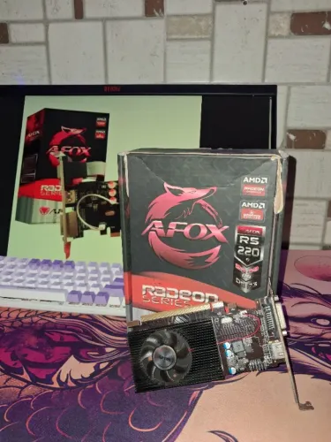 Placa de Vídeo AMD Radeon R5 220 2GB DDR3 HDMI/VGA - Não Testada