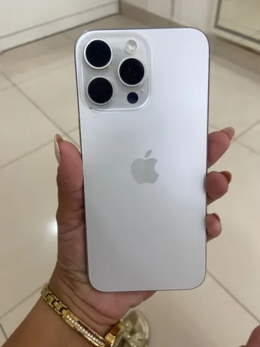 Vendo celular iPhone 15 pro max 256 do meu uso com 85% de bateria 