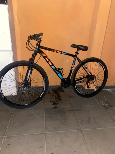 Vendo bicicleta aro 29 , GTS quadro 21 , freio hidráulico e 21 marcha