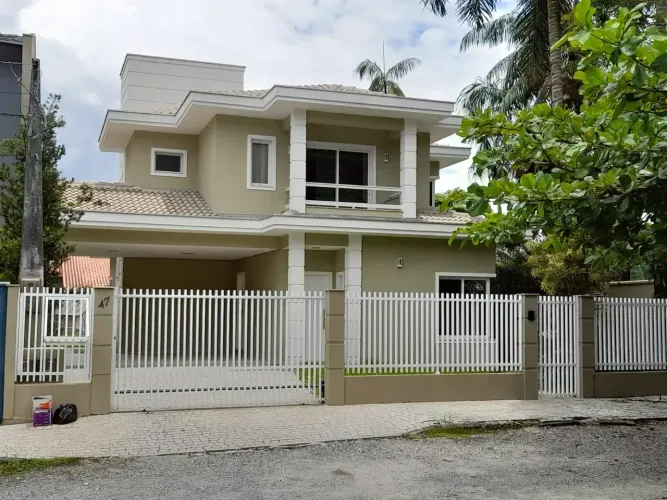 Aluga-se Sobrado Semi Mobiliado (196m²) Jlle, Santo Antonio, Rua Antonio de Freitas n° 47