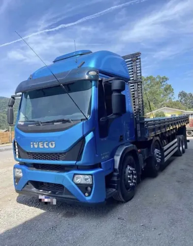 Iveco tector 24300 8x2 ano 2020 único dono