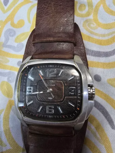 Relogio Mormaii pulseira de couro, extremamente conservado.