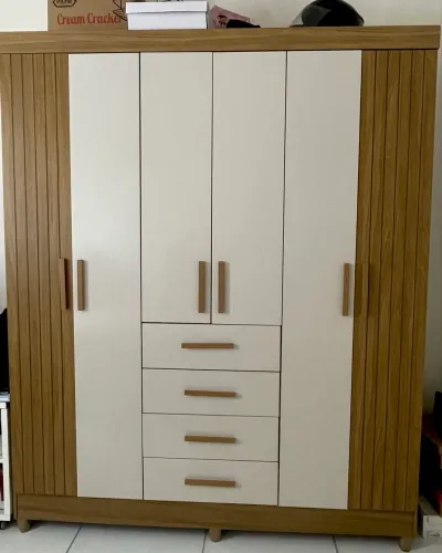 Vende-se Roupeiro Casal