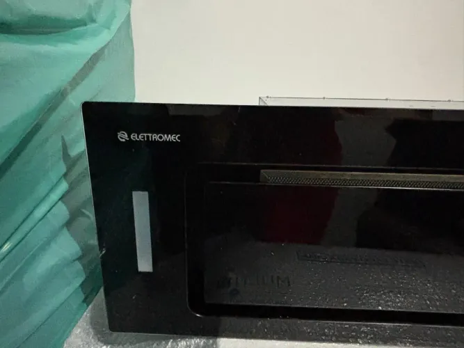 Coifa eletromec digital e via Bluetooth nova nunca foi usada 