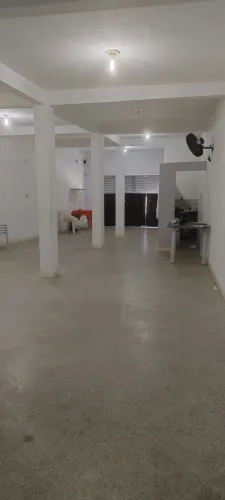Vendo um ponto comercial.