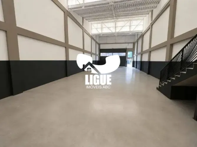 Galpão para Logística e Comércio - 380 m²