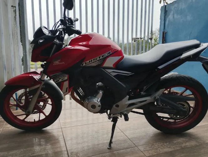 Moto Twister cb250