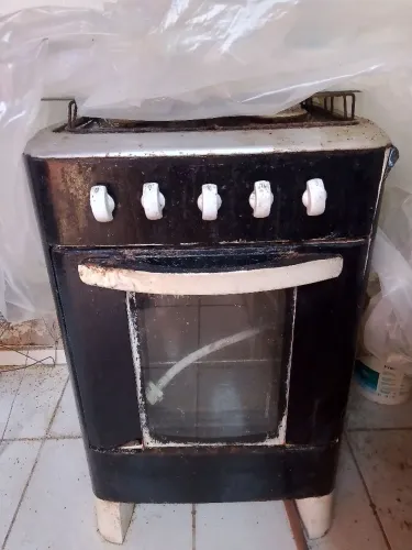 Vendo fogão máquina de lavar e geladeira 