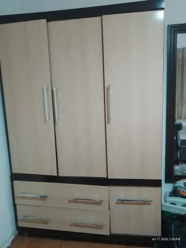 Vendo. Um guarda roupa p