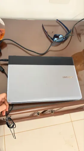 Notebook Samsung Series 3 (Intel i3 + SSD + 6GB RAM) - Rápido para Estudos e Office