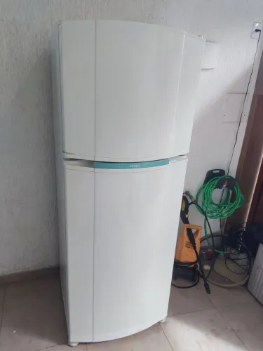 Geladeira Consul 460 litros. Não é Frost Free.
