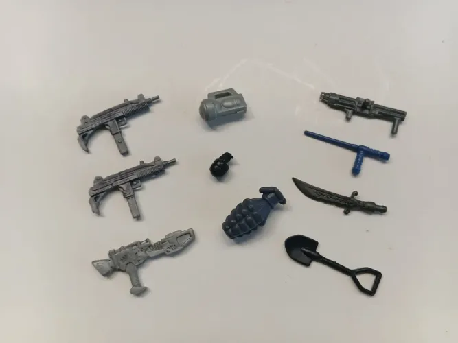 Lote de armas e acessórios (5) - para action figures
