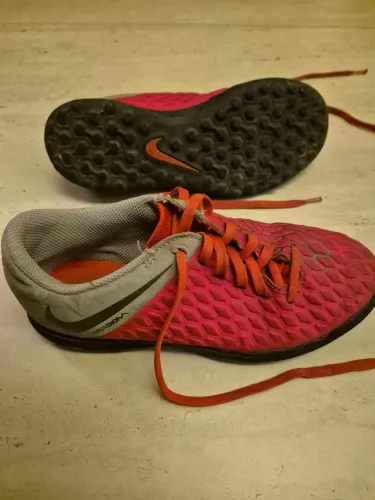 Chuteira Nike society