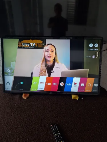 TV SMART LG WEB OS 43 POLEGADAS FUNCIONANDO PERFEITAMENTE SEM OS PES ACEITO CARTÃO