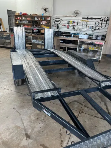 REBOQUE PARA TRANSPORTE DE VEÍCULOS  Modelo novo, construído para suportar trabalho pesado