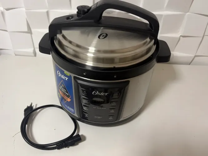 Panela de Pressão Elétrica Digital Oster OPAN920 5L 900W 110V Antiaderente Inox - 127v