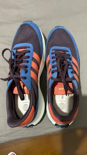Adidas na caixa - nunca foi usado - tamanho 41 - 399,00.
