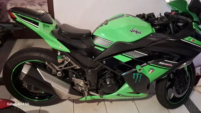 Kawasaki ninja 300 ano 2013 64,800km