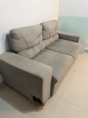 Sofá cama com avaria para doação