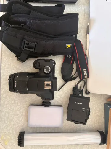 Canon T100