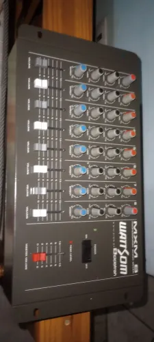 Mesa de som 8 canais 