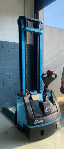Empilhadeira Elétrica