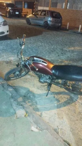 Vendo barato pra voa moto tudo ok nada consta periciada
