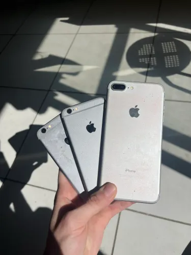 Lote com 3 iPhones para Retirada de Peças - iPhone 7 Plus e 2 iPhone 6s