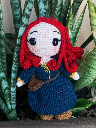 Boneca amigurumi Merida