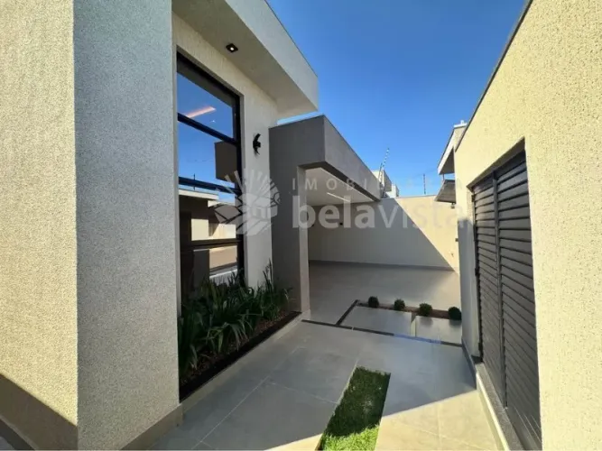 CASA NOVA DE ÓTIMO PADRÃO COM PISCINA À VENDA NO JD. MONACO II EM ARAPONGAS