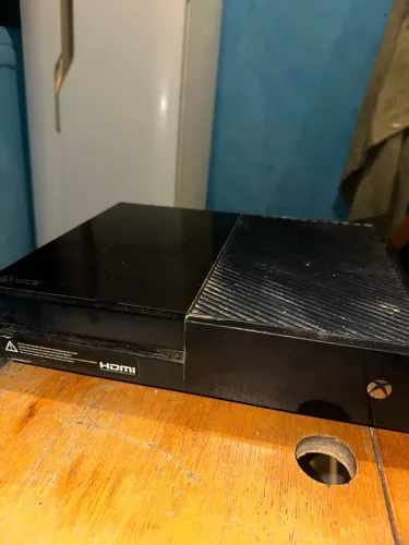 XBOX ONE FAT 500gb - COM DEFEITO (NÃO ESTÁ LIGANDO)
