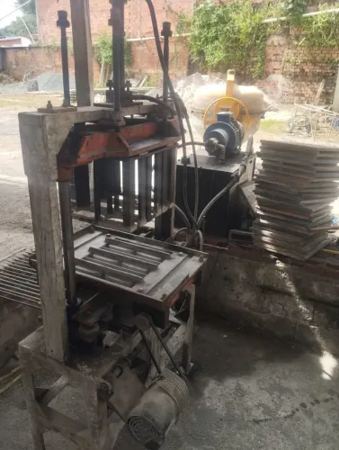 Máquina de fazer blocos