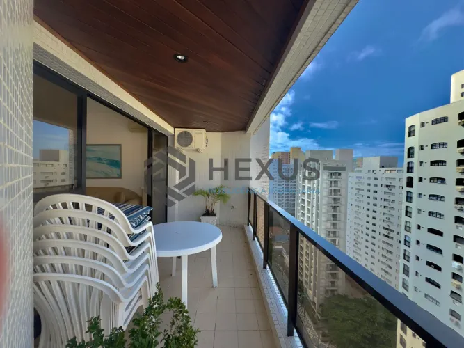 Apartamento com varanda a 2 quadras da praia nas Pitangueiras, Guarujá