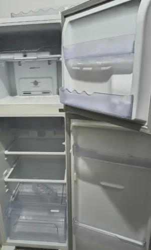 Vende se geladeira dúplex semi nova