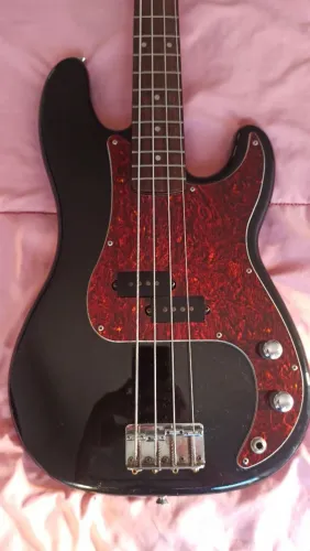 Squeier Afinity Bass Precision(anos 2000) regulado e pronto pra tocar