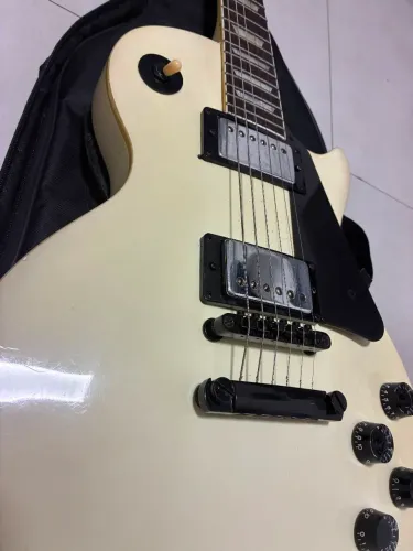 (OPORTUNIDADE IMPERDÍVEL) Les Paul Olympic White/Shelter Nashville