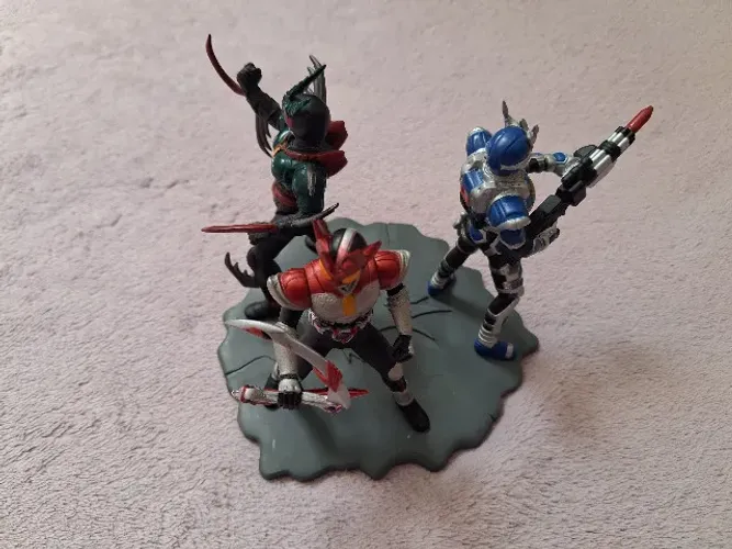 Figuras Kamen Rider Pocket Ichiban Kuji Kamen Rider Agito Burning Form, G3-X, Exceed Gills