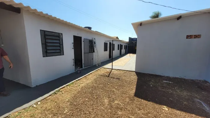 Kitnet Santo Emília, livre de água e luz. Para casal ou solteiro