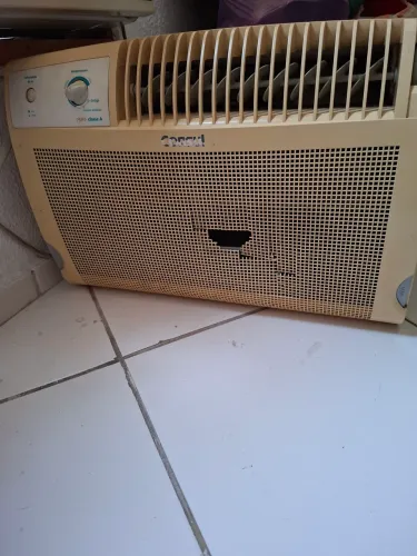 Ar condicionado cônsul. Com defeito