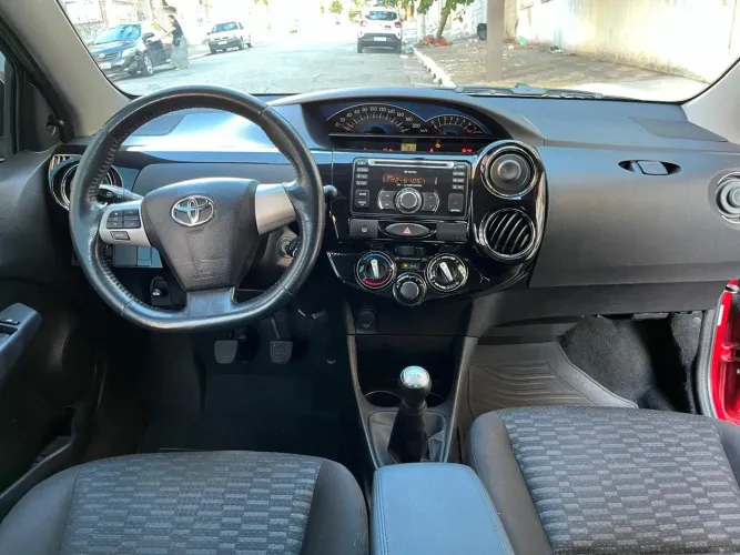 Toyota Etios XLS Sedan 1.5 Flex 16V 4P Mec. 2014